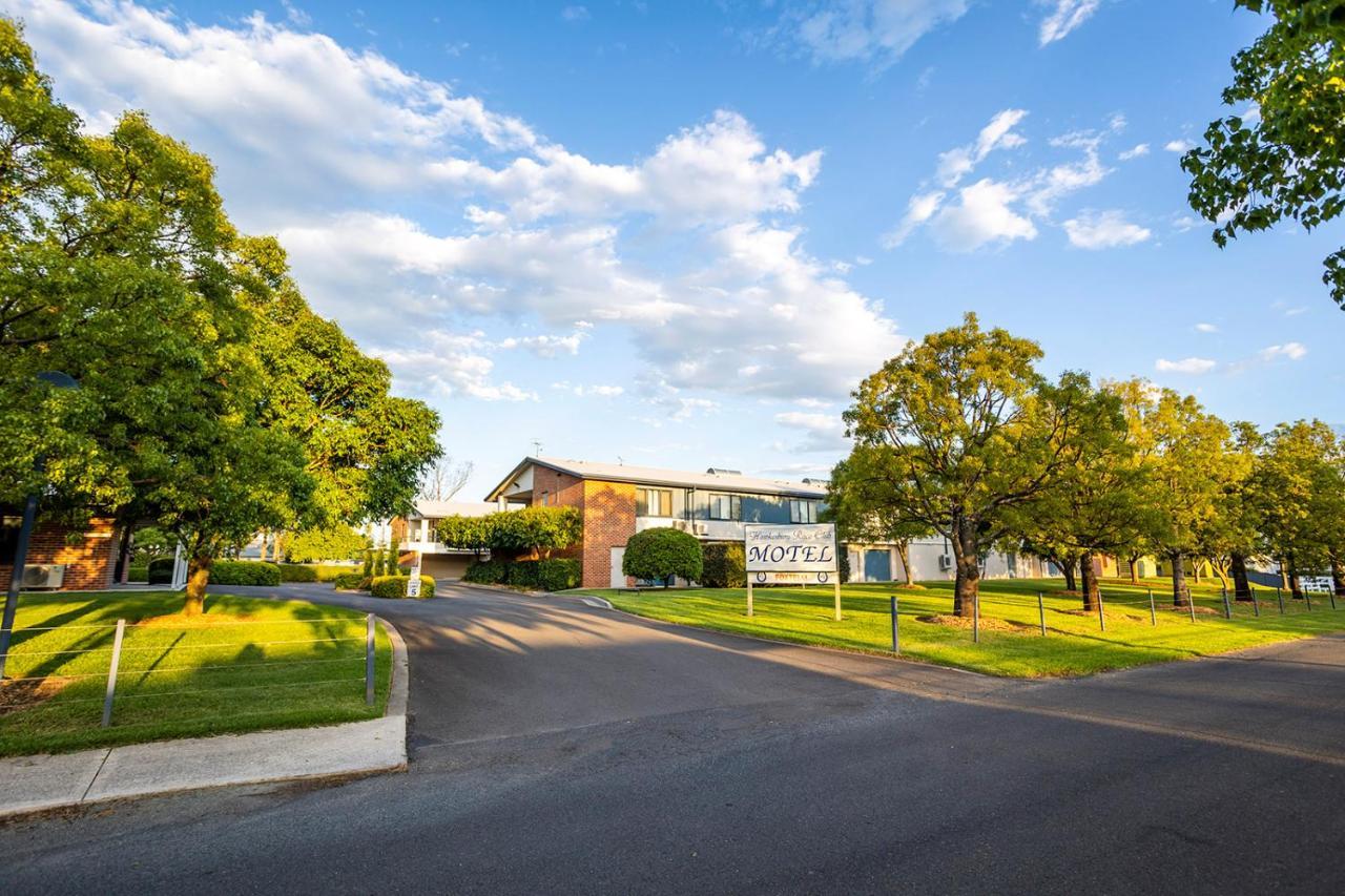Hawkesbury Race Club Motel Windsor Exterior foto The main entrance to the University of Tasmania's Launceston Campus